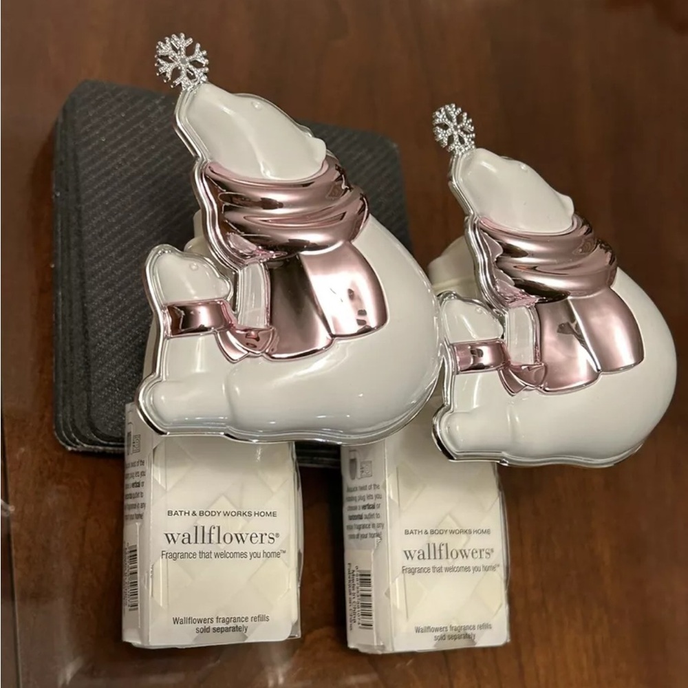 NWT Bath & Body Works Wallflower Plug In Polar Bear Snowflake Set of 2 - Picture 2 of 12
